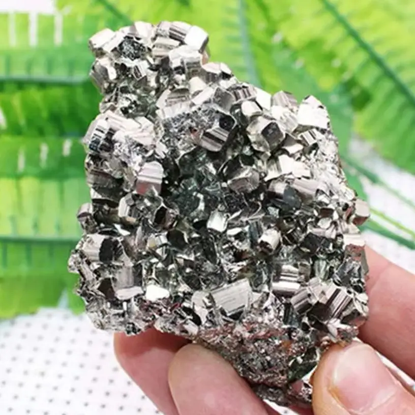 Натуральный пиритовый халкопиритовый кристалл 
Натуральный пиритовый халкопиритовый кристалл