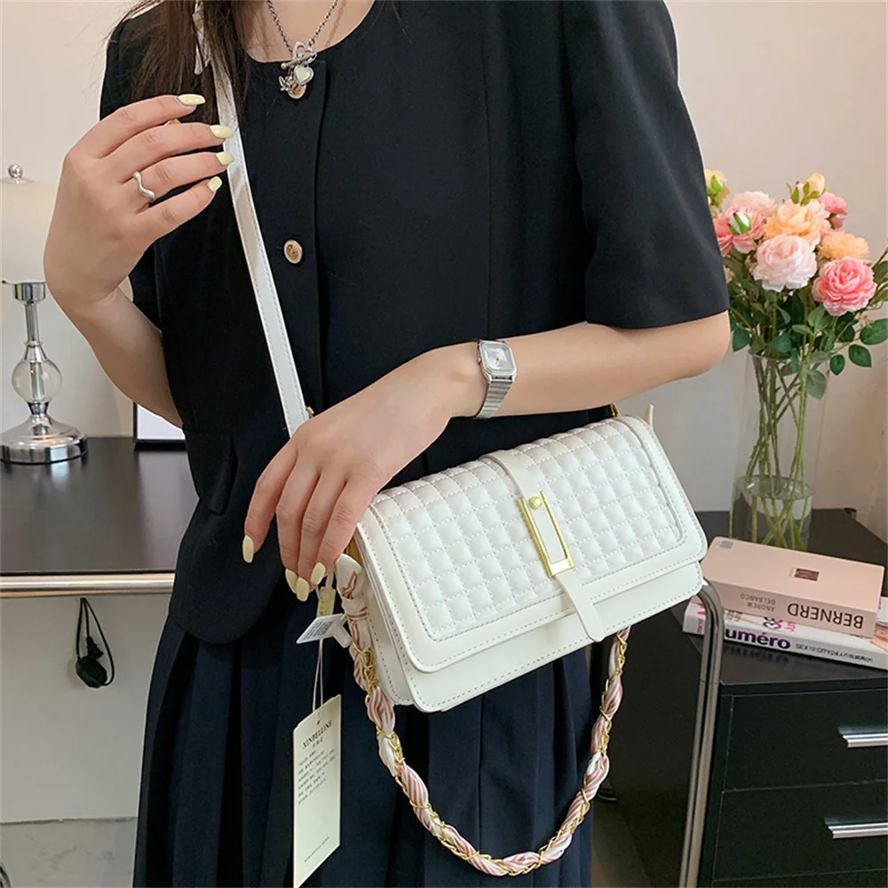 New chain shoulder bag ins textured chain bag fashion single with lattice messenger bag
New chain shoulder bag ins textured chain bag fashion single with lattice messenger bag