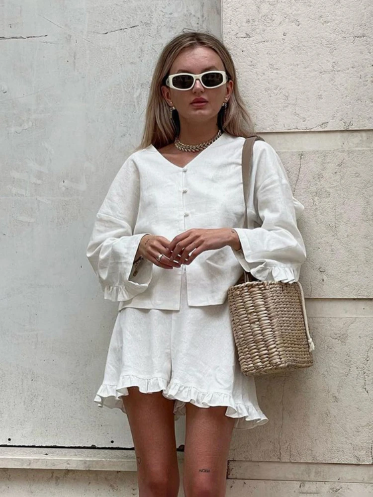 2023 women's summer new suit beige long sleeve loose casual shirt high waist shorts two-piece set
2023 women's summer new suit beige long sleeve loose casual shirt high waist shorts two-piece set
