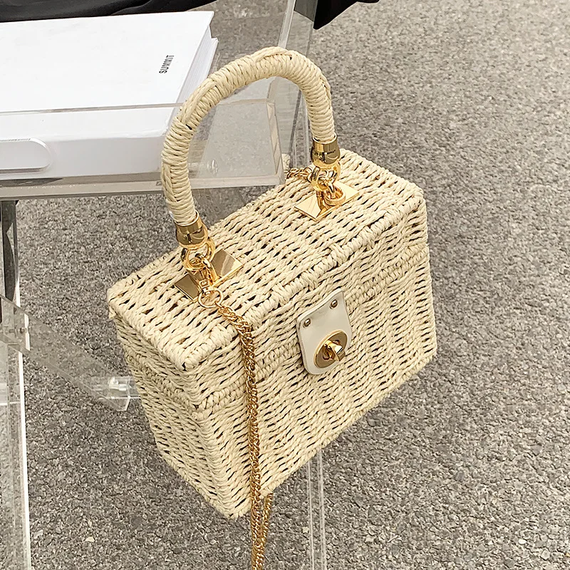 High-quality texture ladies small bag 2022 new trend fashion all-match hand-woven chain messenger bag hand-held box small bag
High-quality texture ladies small bag 2022 new trend fashion all-match hand-woven chain messenger bag hand-held box small bag