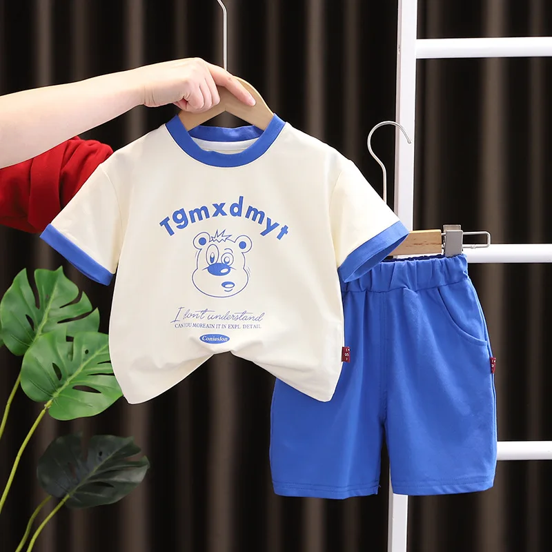 Одежда для маленьких мальчиков, летние модные футболки с круглым вырезом и короткими рукавами с мультяшным принтом, топы и шорты, одежда для малышей, детские костюмы
Одежда для маленьких мальчиков, летние модные футболки с круглым вырезом и короткими рукавами с мультяшным принтом, топы и шорты, одежда для малышей, детские костюмы