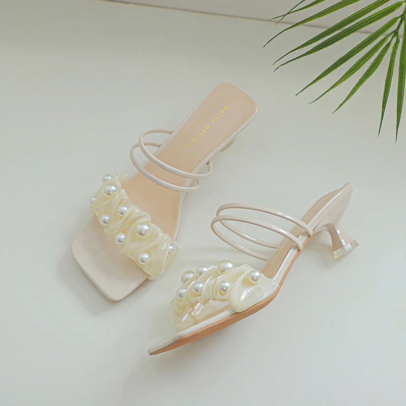 2023 Summer Slides Slippers Women Sandals Luxury String Bead Slik Narrow Band Slippers Ladies Sexy Outdoor Low Heels Slippers
2023 Summer Slides Slippers Women Sandals Luxury String Bead Slik Narrow Band Slippers Ladies Sexy Outdoor Low Heels Slippers