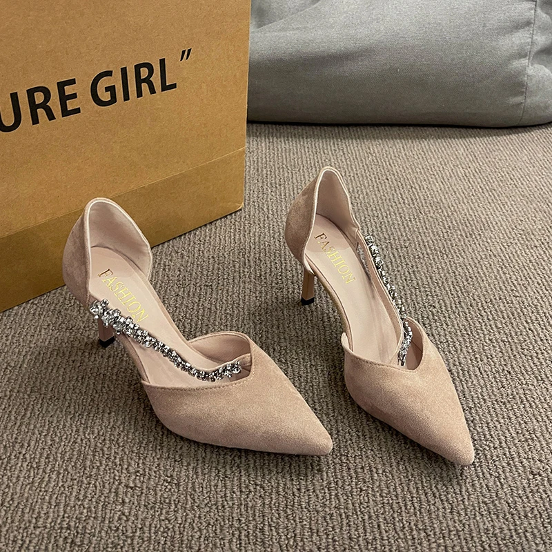 Женские бархатные туфли-лодочки, бордовые туфли на высоком каблуке, с острым носком и ремешком с кристаллами, с V-образным вырезом, модельные туфли на шпильке 
Женские бархатные туфли-лодочки, бордовые туфли на высоком каблуке, с острым носком и ремешком с кристаллами, с V-образным вырезом, модельные туфли на шпильке