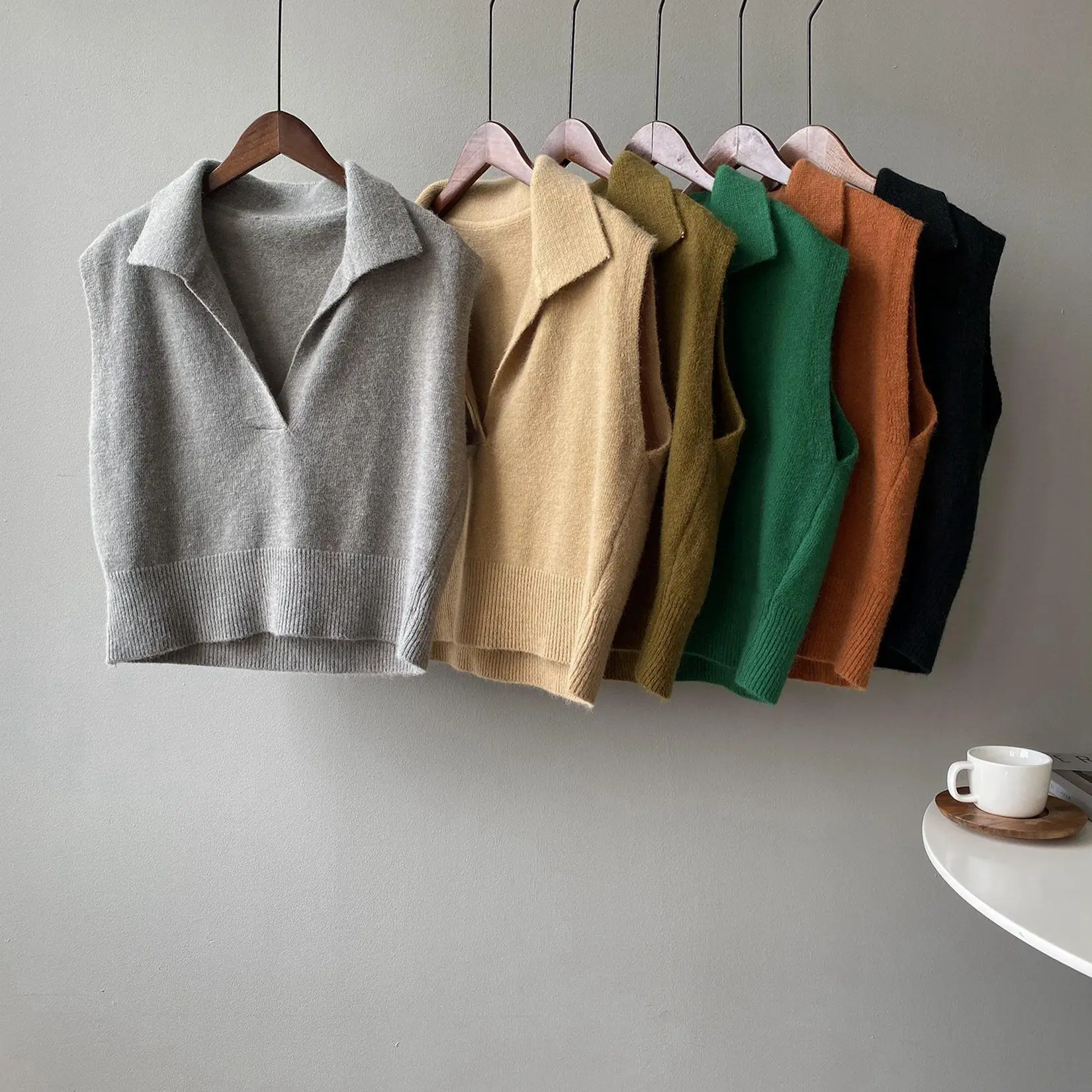 Women Knitted Gilets Sweaters Polo Collar Sleeveless Jumpers Tank Vests V-neck Knitwear
Women Knitted Gilets Sweaters Polo Collar Sleeveless Jumpers Tank Vests V-neck Knitwear