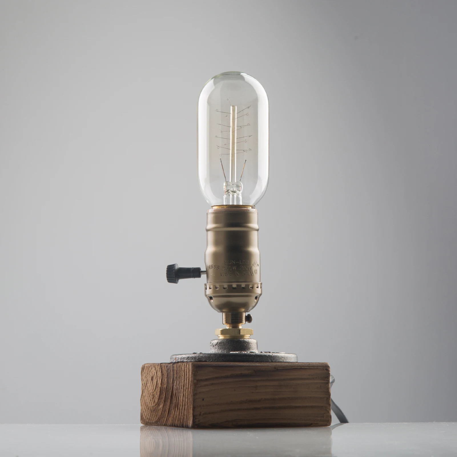 OuXean Vintage Table Lamp E26 Industrial Dimmable Nightlight for Living Room Bar No Bulb, Free Shipping from US
OuXean Vintage Table Lamp E26 Industrial Dimmable Nightlight for Living Room Bar No Bulb, Free Shipping from US