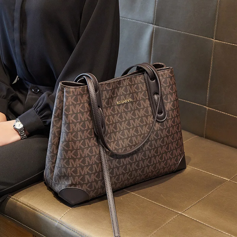 Underarm bag women 2021 new fashion versatile women ins One Shoulder Tote Bag Fashion Net red large capacity handbag
Underarm bag women 2021 new fashion versatile women ins One Shoulder Tote Bag Fashion Net red large capacity handbag