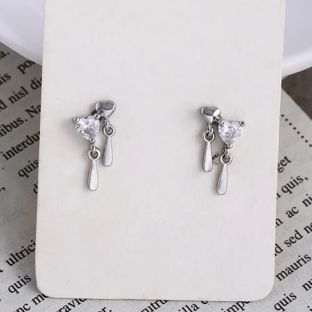 1 Pair Fine Workmanship Lightweight Decorative Cute Love Heart Rhinestone Asymmetrical Earrings Stud Earrings for Wedding
1 Pair Fine Workmanship Lightweight Decorative Cute Love Heart Rhinestone Asymmetrical Earrings Stud Earrings for Wedding