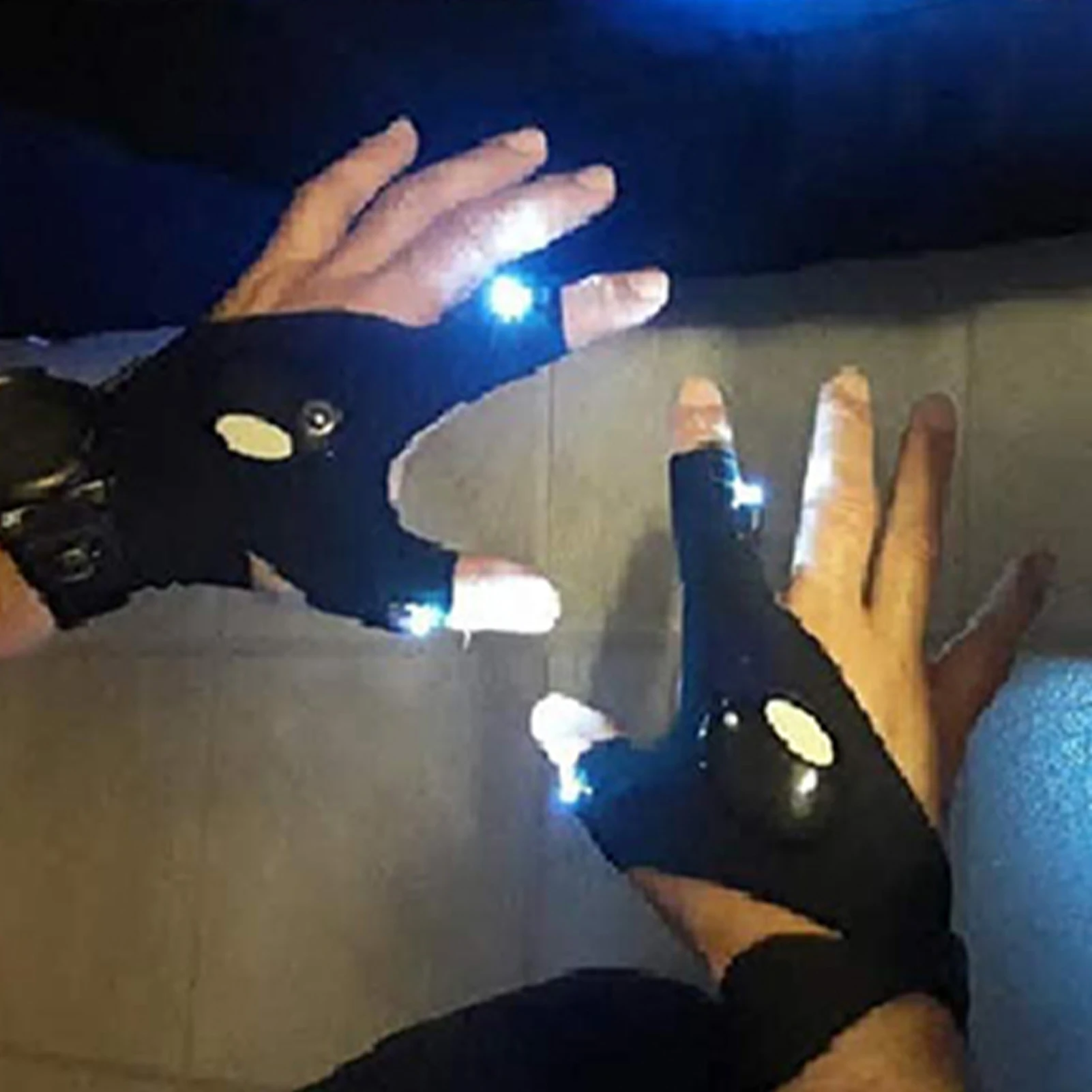 Outdoor Flashlight Luminous Fishing Gloves Half-finger With Lighted Gloves Cars Repairing Night Running Riding Fingerless Gloves
Outdoor Flashlight Luminous Fishing Gloves Half-finger With Lighted Gloves Cars Repairing Night Running Riding Fingerless Gloves