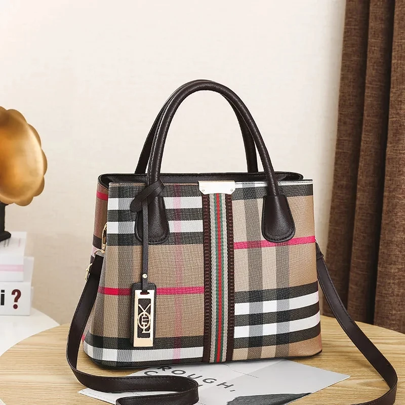New women's fashion handbag. Versatile European and American women's large capacity Single Shoulder Messenger Bag
New women's fashion handbag. Versatile European and American women's large capacity Single Shoulder Messenger Bag