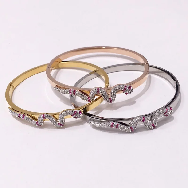 Брендовые европейские и американские популярные ювелирные изделия, модный браслет со змеиной головой, инкрустированный камнями Hao, подарок...
Брендовые европейские и американские популярные ювелирные изделия, модный браслет со змеиной головой, инкрустированный камнями Hao, подарок...