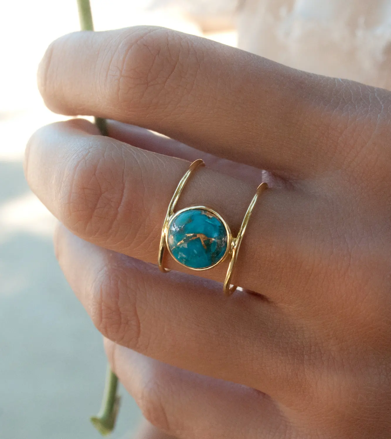 Hot Selling Wish European And American Women's New 18k Yellow Gold Plated Exaggerated Round Large Turquoise Ring 
Hot Selling Wish European And American Women's New 18k Yellow Gold Plated Exaggerated Round Large Turquoise Ring