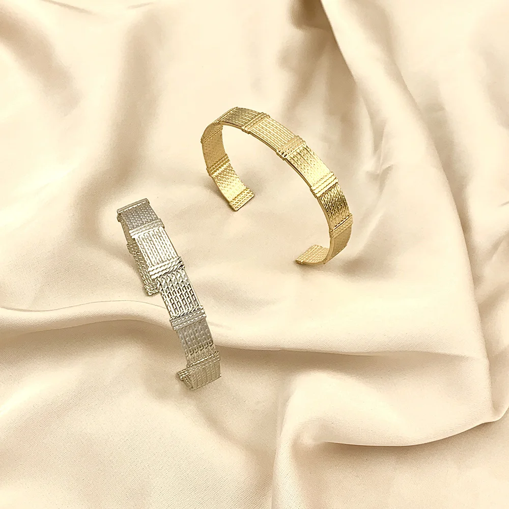 Luxury Stainless Steel Cuff Bracelet on Hand Women Geometric Flower Adjustable Open Gold Color Bangle Jewelry
Luxury Stainless Steel Cuff Bracelet on Hand Women Geometric Flower Adjustable Open Gold Color Bangle Jewelry