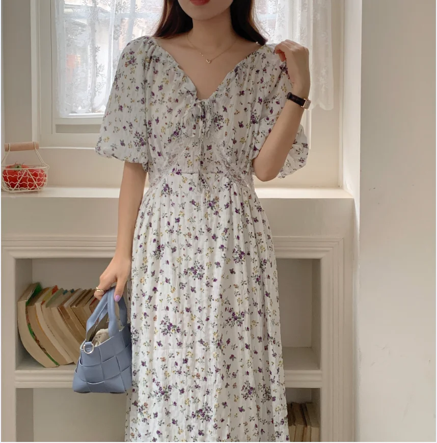 French tea break style V-neck floral bubble sleeve elegant and slim dress with waistband closure
French tea break style V-neck floral bubble sleeve elegant and slim dress with waistband closure