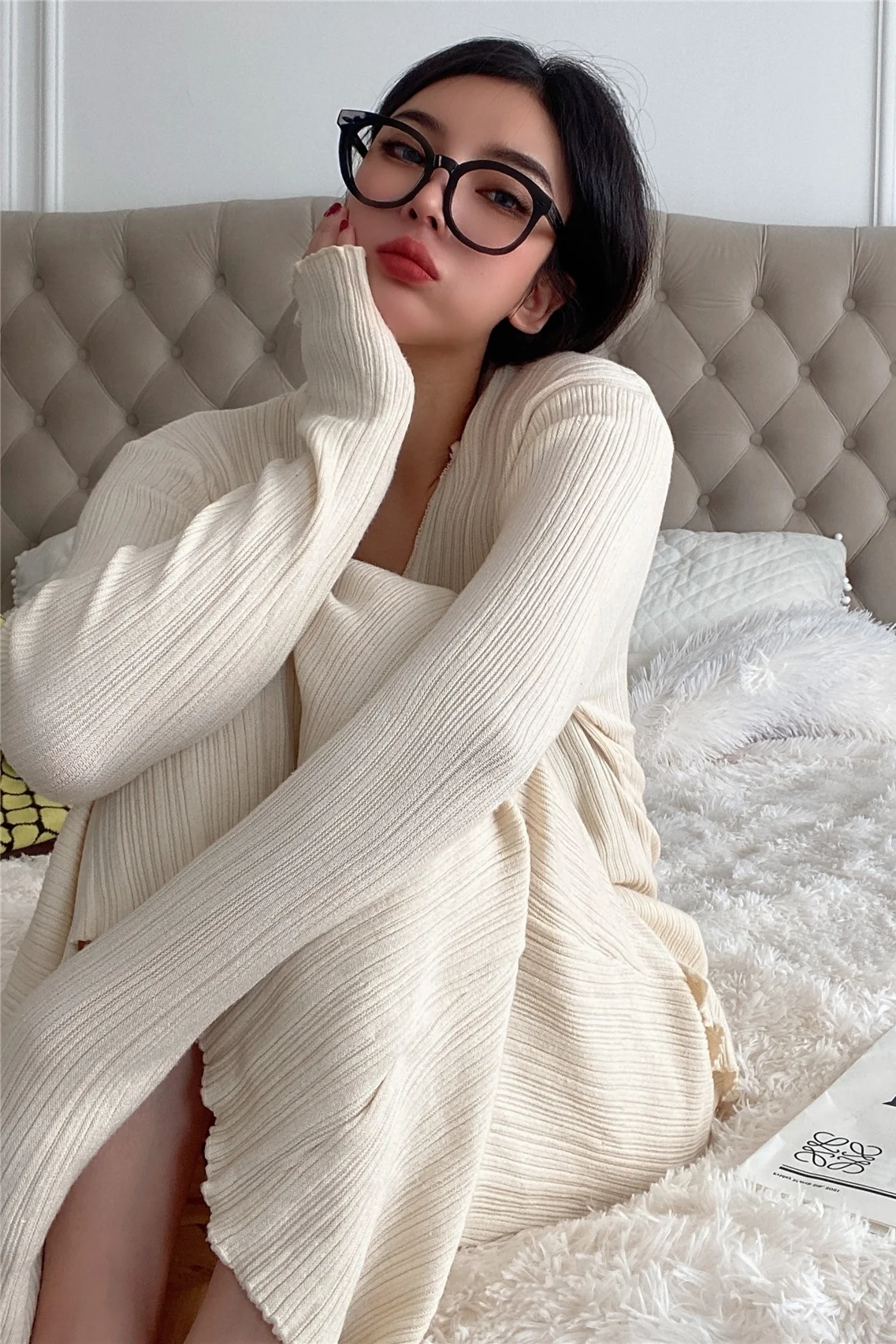 Fashion Kawaii Silk 2022 Wool Romantic French V-Neck Sweater Top + Length Skirt Fold Stripe Elegant Two Piece Set Korean AO4 
Fashion Kawaii Silk 2022 Wool Romantic French V-Neck Sweater Top + Length Skirt Fold Stripe Elegant Two Piece Set Korean AO4