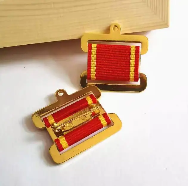 Медали и значки
Медали и значки