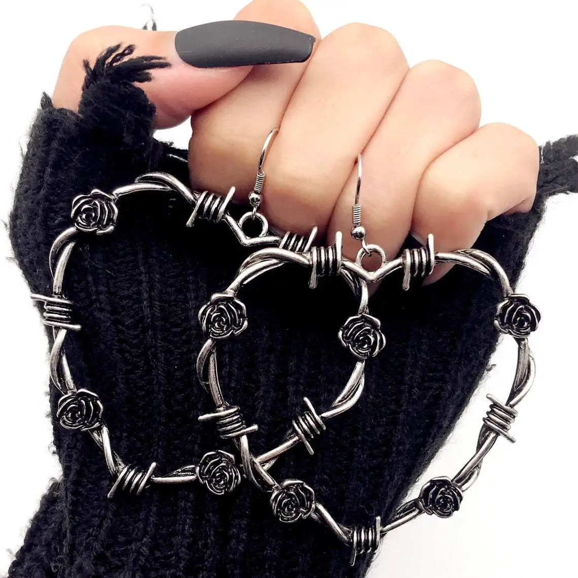 Gothic Barbed Wire Heart Earrings For Women Girls Alternative Punk Jewelry Accessories Gift VintageThorn Heart Ear Hook Trendy
Gothic Barbed Wire Heart Earrings For Women Girls Alternative Punk Jewelry Accessories Gift VintageThorn Heart Ear Hook Trendy