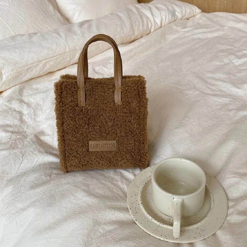 Sweet Handbags for Women 2023 Messenger Bag Lamb Wool Warm Soft Cute Lady Casual Beige Khaki Cotton Square Shoulder Bag
Sweet Handbags for Women 2023 Messenger Bag Lamb Wool Warm Soft Cute Lady Casual Beige Khaki Cotton Square Shoulder Bag