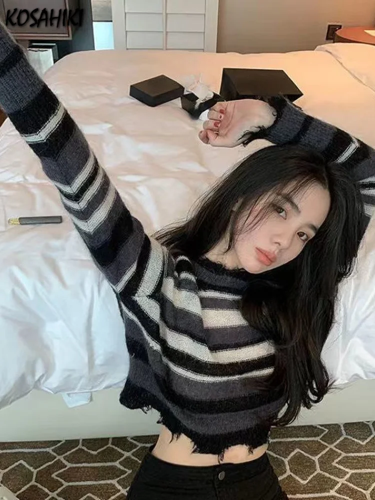 2023 Korean Fashion Loose Thin Knitted Pullover Women Rainbow Striped Cropped Sweater Ripped Y2k Harajuku Streetwear
2023 Korean Fashion Loose Thin Knitted Pullover Women Rainbow Striped Cropped Sweater Ripped Y2k Harajuku Streetwear