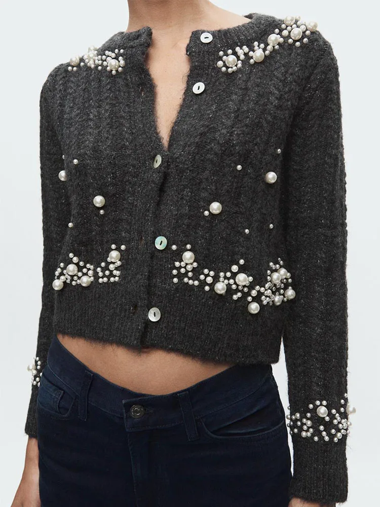 Spotted gray sweater 2023 winter new women's sweet slim fit artificial pearl inlaid short knitted cardigan sweater jacket
Spotted gray sweater 2023 winter new women's sweet slim fit artificial pearl inlaid short knitted cardigan sweater jacket