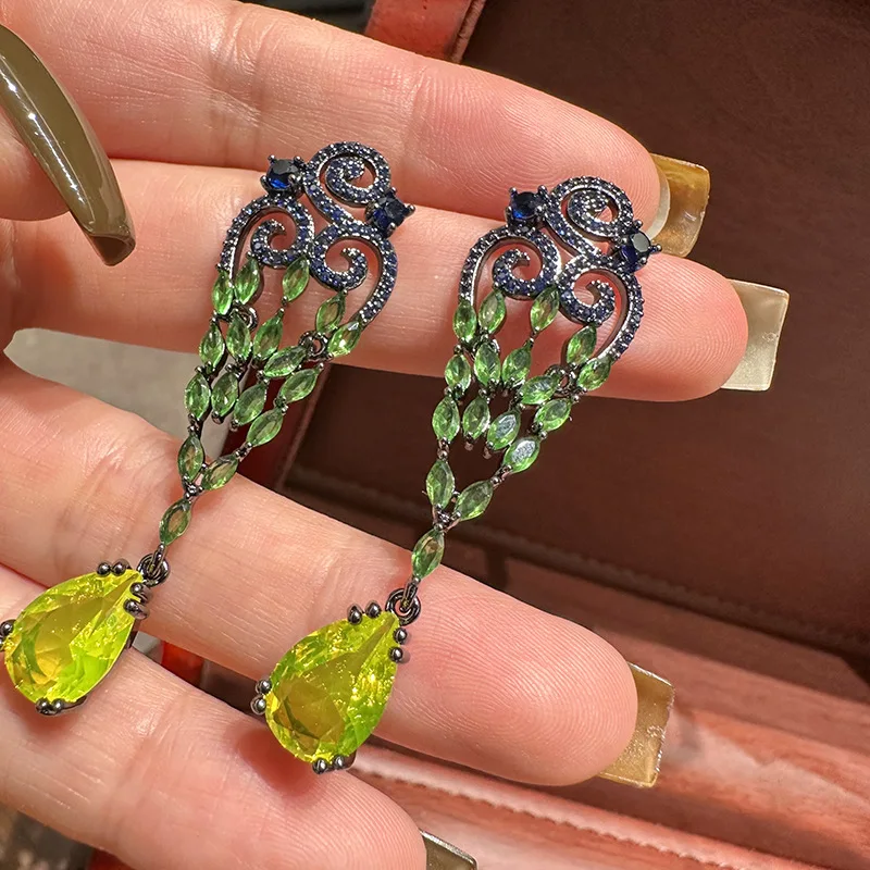 Women Long green water drop tassel earrings 
Women Long green water drop tassel earrings