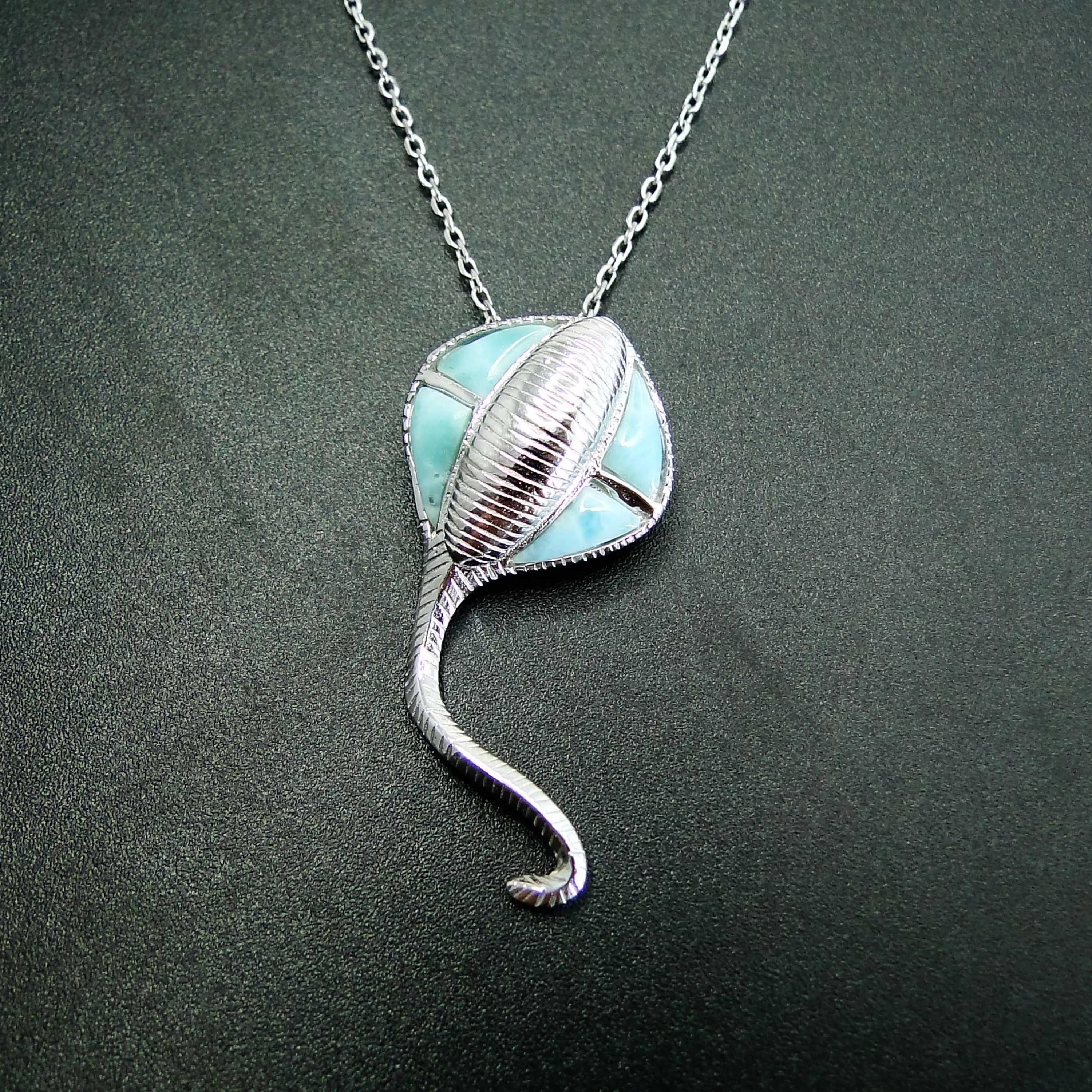 High Quality Stingray Pendant 925 Sterling Silver Natural Larimar Manta Stingray Bat Ray Pendant For Women Man Jewelry
High Quality Stingray Pendant 925 Sterling Silver Natural Larimar Manta Stingray Bat Ray Pendant For Women Man Jewelry