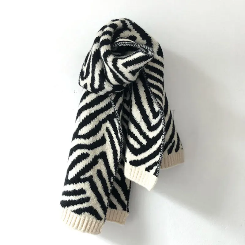 New Knitted Scarf In Winter Couple Zebra Print Warm Scarf Short Warm Neck Shawl for Students
New Knitted Scarf In Winter Couple Zebra Print Warm Scarf Short Warm Neck Shawl for Students