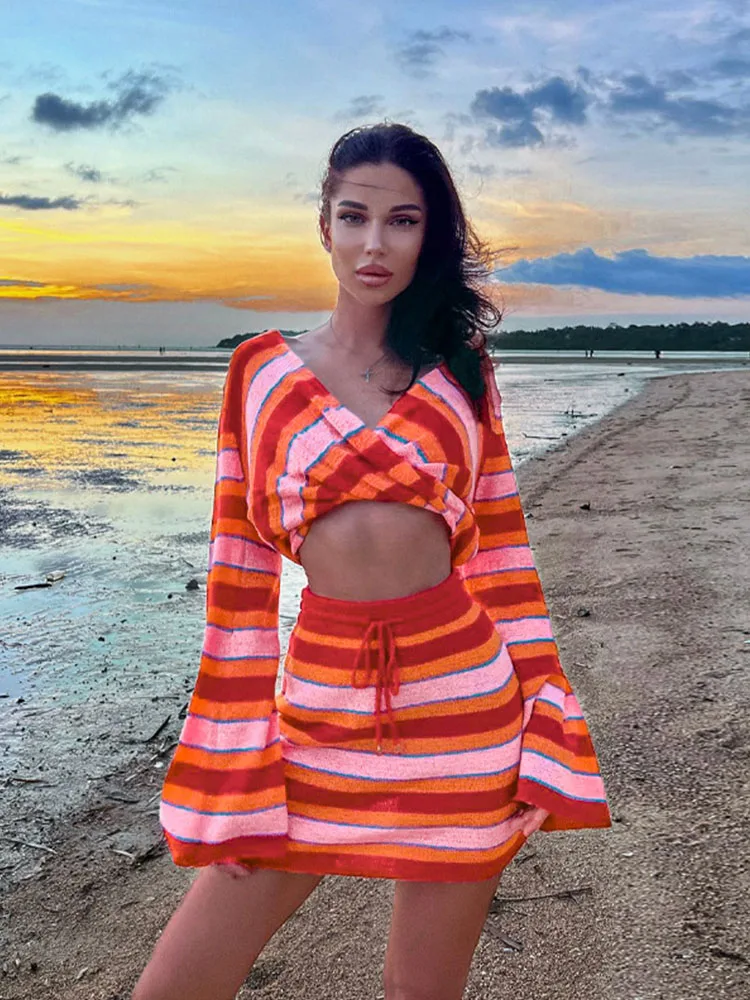 Summer Casual Striped Print Knitted Suit Women 2 Piece Set V-neck T-shirt + Slim Mini Skirts Matching Sets Women Sexy Tracksuit
Summer Casual Striped Print Knitted Suit Women 2 Piece Set V-neck T-shirt + Slim Mini Skirts Matching Sets Women Sexy Tracksuit