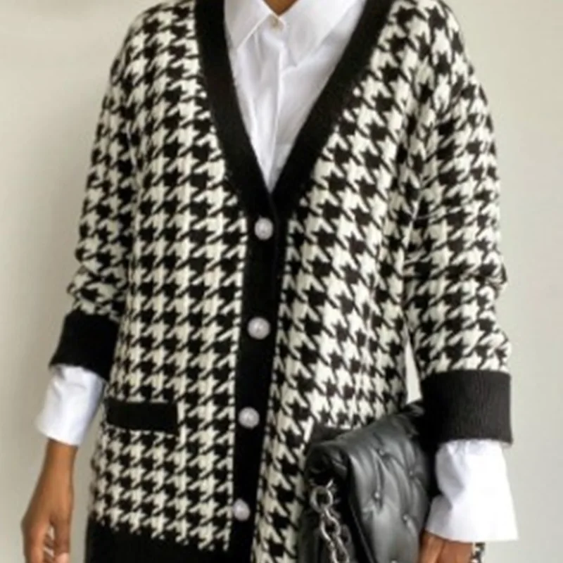 Oversized Jumper Casual Fashion V Neck Women Button Black Houndstooth Cardigan Long Sleeve Sweaters Autumn Winter Knitted Loose
Oversized Jumper Casual Fashion V Neck Women Button Black Houndstooth Cardigan Long Sleeve Sweaters Autumn Winter Knitted Loose