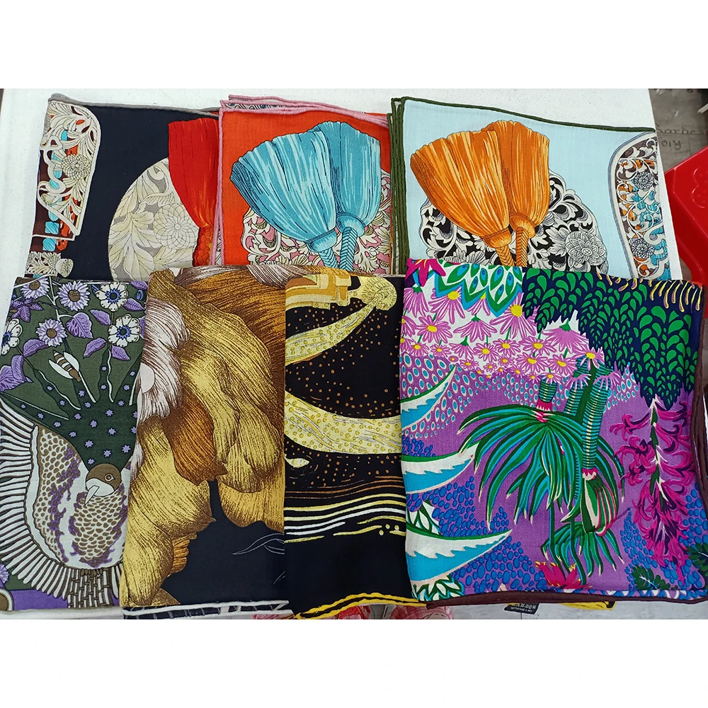 70% Cashmere 30% Silk Scarf Unisex Man Women Fashion Printed Shawl Stole Winter Kerchief 135*135cm
70% Cashmere 30% Silk Scarf Unisex Man Women Fashion Printed Shawl Stole Winter Kerchief 135*135cm