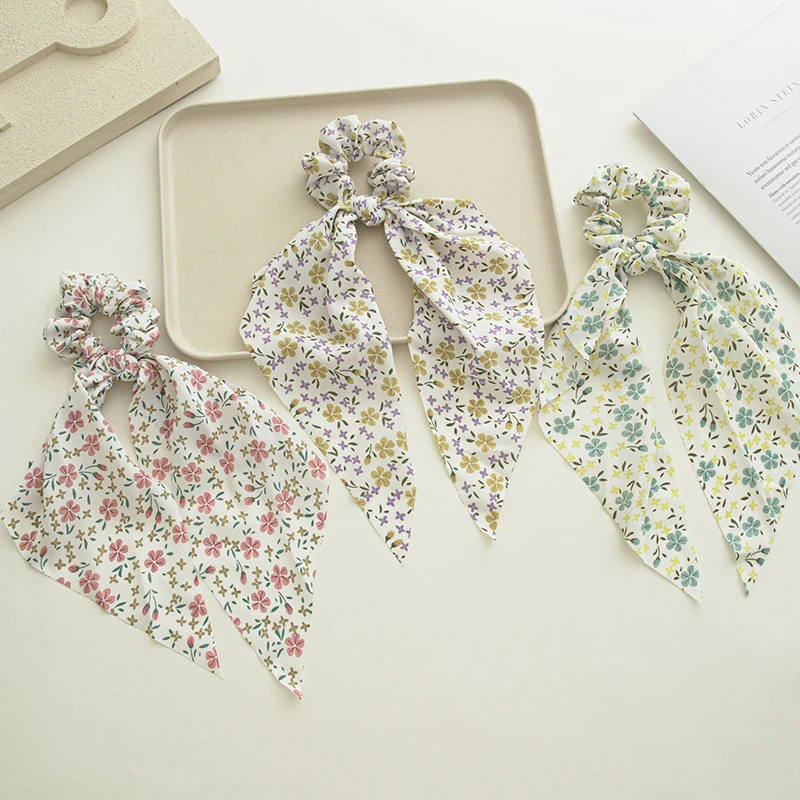 Женская эластичная повязка на голову с бантом и принтом
Женская эластичная повязка на голову с бантом и принтом