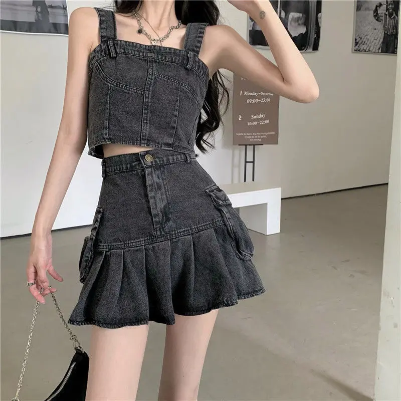 Summer Denim Two Piece Set Women Sexy Sleeveless Crop Tops+High Waist Button Denim Pleated Mini Skirt Streetwear Slim Jeans Suit
Summer Denim Two Piece Set Women Sexy Sleeveless Crop Tops+High Waist Button Denim Pleated Mini Skirt Streetwear Slim Jeans Suit