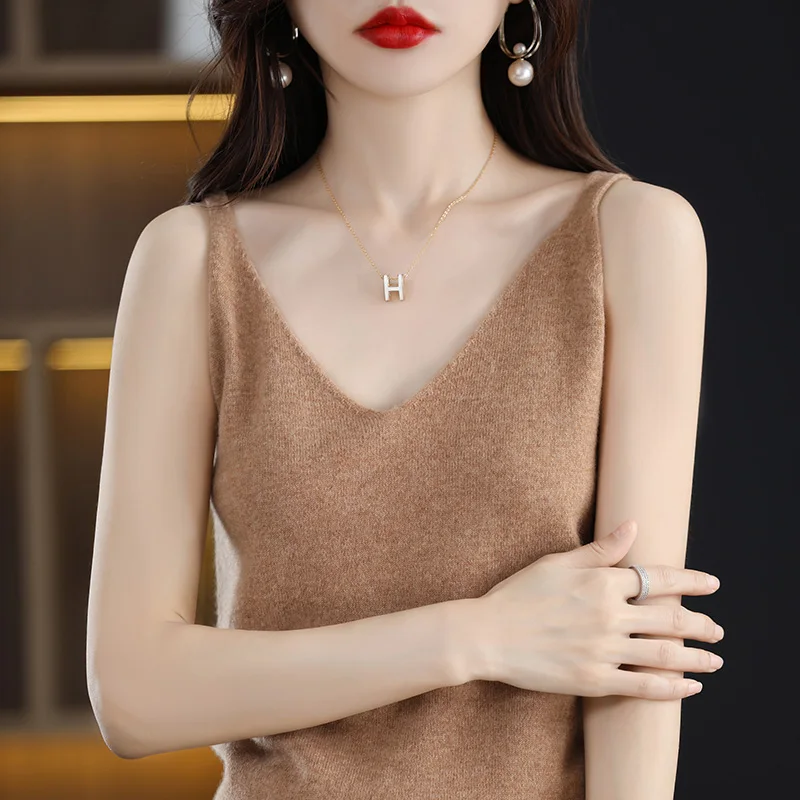 Four Seasons To Wear V-Neck Knitted Condole Belt Vest Slim Temperament Built-in Base Sleeveless Versatile And Comfortable Match
Four Seasons To Wear V-Neck Knitted Condole Belt Vest Slim Temperament Built-in Base Sleeveless Versatile And Comfortable Match