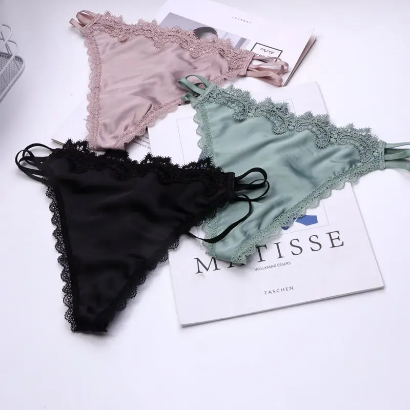 Retro Sexy Elastic Ice Silk Thong Women Cute Lace Seamless Smooth Breathable Briefs Hollow Out Thin Simple Cotton String
Retro Sexy Elastic Ice Silk Thong Women Cute Lace Seamless Smooth Breathable Briefs Hollow Out Thin Simple Cotton String