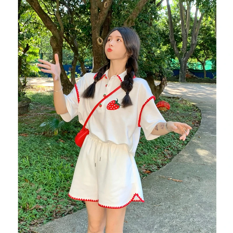 Pure sweet suit women's summer 2022 new polo collar design sense short sleeve T-shirt shorts fashion two-piece set
Pure sweet suit women's summer 2022 new polo collar design sense short sleeve T-shirt shorts fashion two-piece set