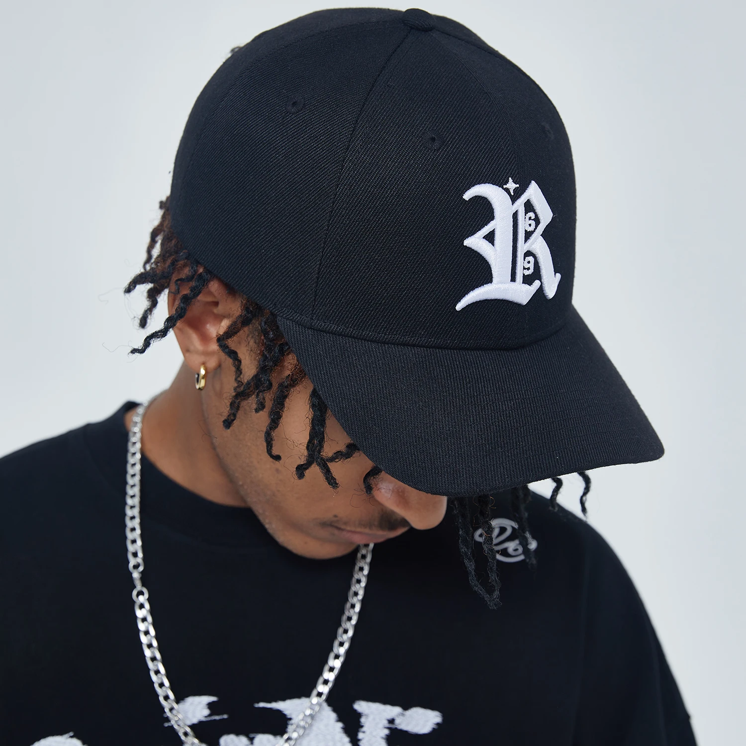 Retro baseball cap embroidered fashion European and American hip hop Street couple adjustable sun hat designer hat R69 
Retro baseball cap embroidered fashion European and American hip hop Street couple adjustable sun hat designer hat R69