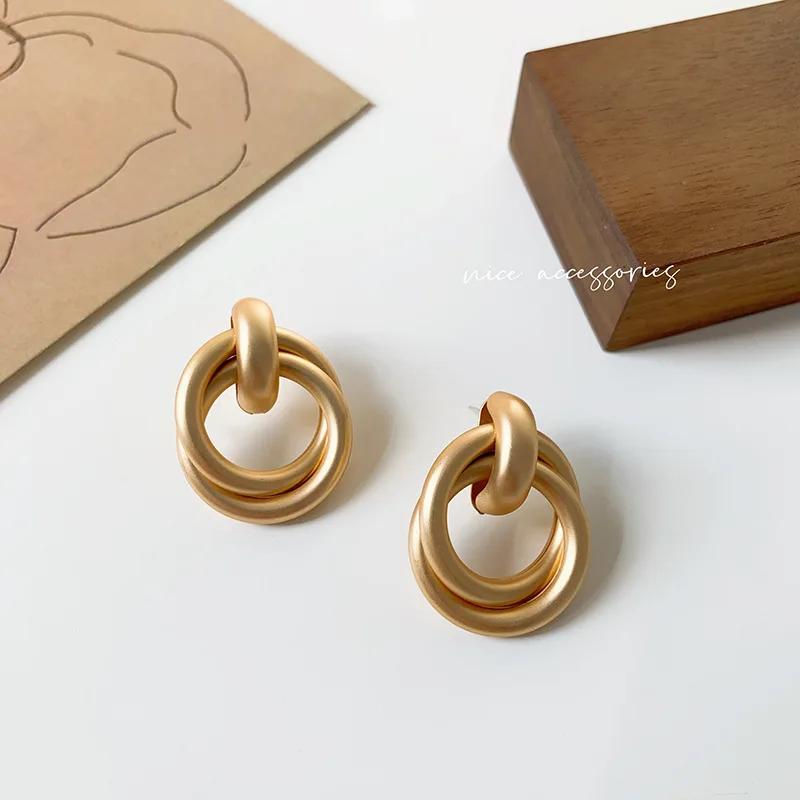 2023 New Retro Simple Gold Circle Stud Earrings for Women Girls Fashion Casual Wear Earrings Lady Trendy Ear Jewelry Gift
2023 New Retro Simple Gold Circle Stud Earrings for Women Girls Fashion Casual Wear Earrings Lady Trendy Ear Jewelry Gift