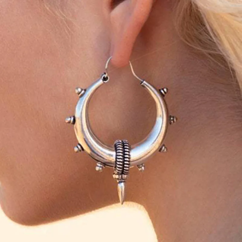 Hiphop Hollow Round Metal Sharp Cone Earrings Punk Ear Hoops Jewelry Antique Silver Color Personality Gypsy Dangle Earrings
Hiphop Hollow Round Metal Sharp Cone Earrings Punk Ear Hoops Jewelry Antique Silver Color Personality Gypsy Dangle Earrings