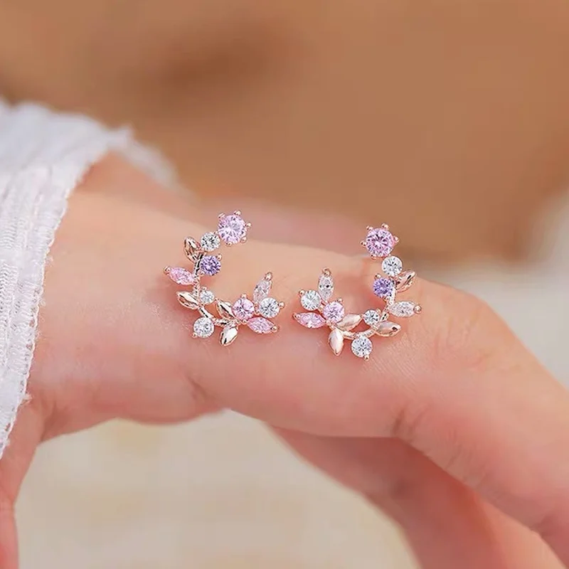 Fashion Sweet Romantic Flowers Stud Earrings for Women Exquisite Personality Shiny Zircon Earring Wedding Party Jewelry Gifts
Fashion Sweet Romantic Flowers Stud Earrings for Women Exquisite Personality Shiny Zircon Earring Wedding Party Jewelry Gifts