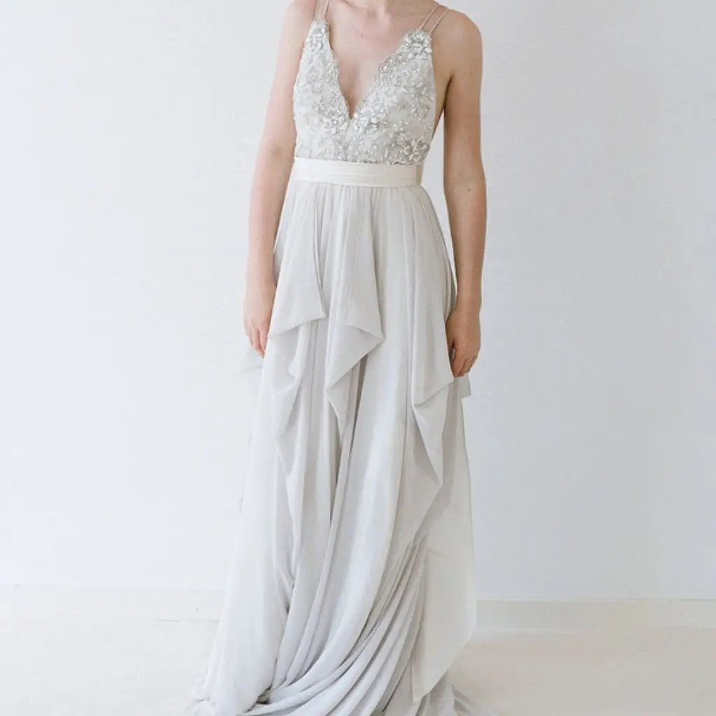 Simple Wedding Dress Generous Applique V Neck Spaghetti Straps Backless Bridal Gown Printed Robe De Mariee Customize SWD660
Simple Wedding Dress Generous Applique V Neck Spaghetti Straps Backless Bridal Gown Printed Robe De Mariee Customize SWD660