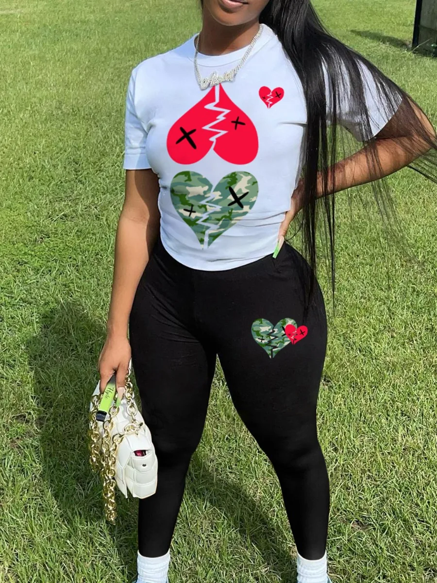 Plus Size Broken Heart Print Stretchy Pants Set Pullover Short Sleeve Crew Neck White Tee&Black Sheath Trousers Matching Suits
Plus Size Broken Heart Print Stretchy Pants Set Pullover Short Sleeve Crew Neck White Tee&Black Sheath Trousers Matching Suits