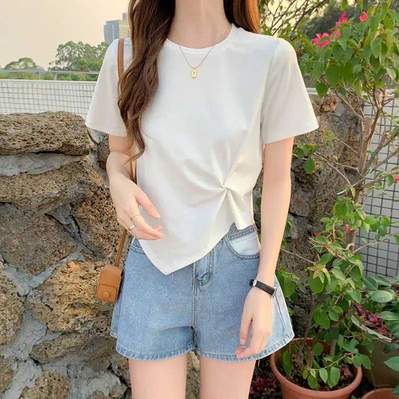 Cropped Round Fashion Top Sleeve Short Neck T-shirt Women's Colour T-shirt Irregular New Women Summer Pure T-shirt 2023 Korean
Cropped Round Fashion Top Sleeve Short Neck T-shirt Women's Colour T-shirt Irregular New Women Summer Pure T-shirt 2023 Korean