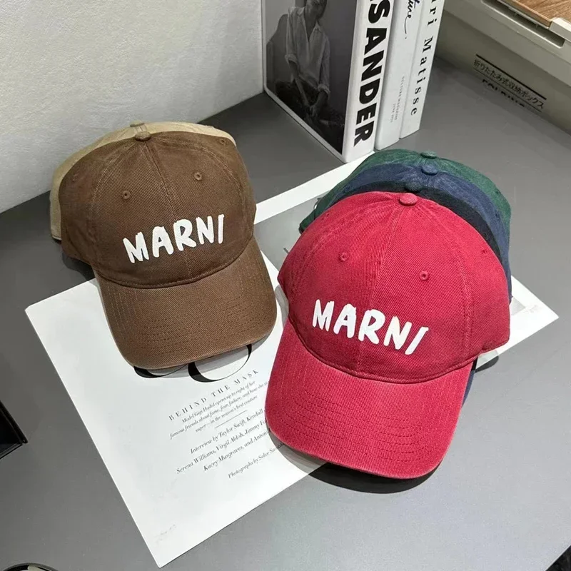 Кепка MARNI для мужчин и женщин, повседневная регулируемая бейсболка с принтом логотипа зернистой кожи, изогнутая, для занятий спортом на открытом воздухе
Кепка MARNI для мужчин и женщин, повседневная регулируемая бейсболка с принтом логотипа зернистой кожи, изогнутая, для занятий спортом на открытом воздухе