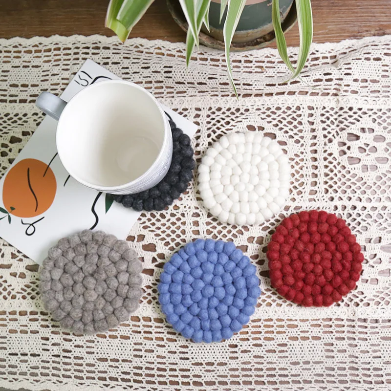 Handmade Solid Color Plain Wool Ball Coaster, Dinner Mat, Heat Insulation Pad, Gift of Japanese Anti Scalding Tea Cup
Handmade Solid Color Plain Wool Ball Coaster, Dinner Mat, Heat Insulation Pad, Gift of Japanese Anti Scalding Tea Cup