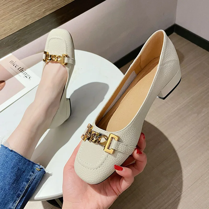 2.5cm New Fashion Leather Pointed Toe Pumps with Chains Button Thick Low Heels Party for Women Shoes 39 40 
2.5cm New Fashion Leather Pointed Toe Pumps with Chains Button Thick Low Heels Party for Women Shoes 39 40