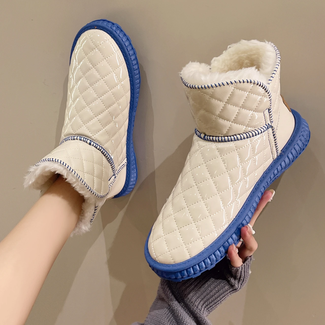 2022 New Winter Fashion Waterproof Plush Warm Snow Women's Boots Thick Soled Casual Flanging Plush Cotton Flat Women's Shoes
2022 New Winter Fashion Waterproof Plush Warm Snow Women's Boots Thick Soled Casual Flanging Plush Cotton Flat Women's Shoes