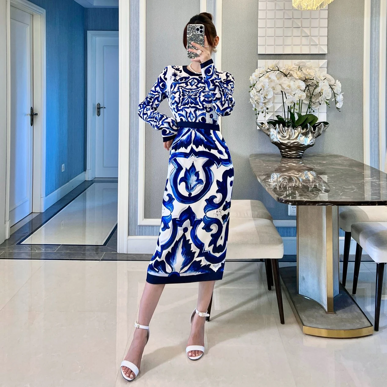 Top Quality 2022 Summer New pure Silk Women Dress D Style Blue Flower Print Holiday Knee-Length Lady Dress
Top Quality 2022 Summer New pure Silk Women Dress D Style Blue Flower Print Holiday Knee-Length Lady Dress