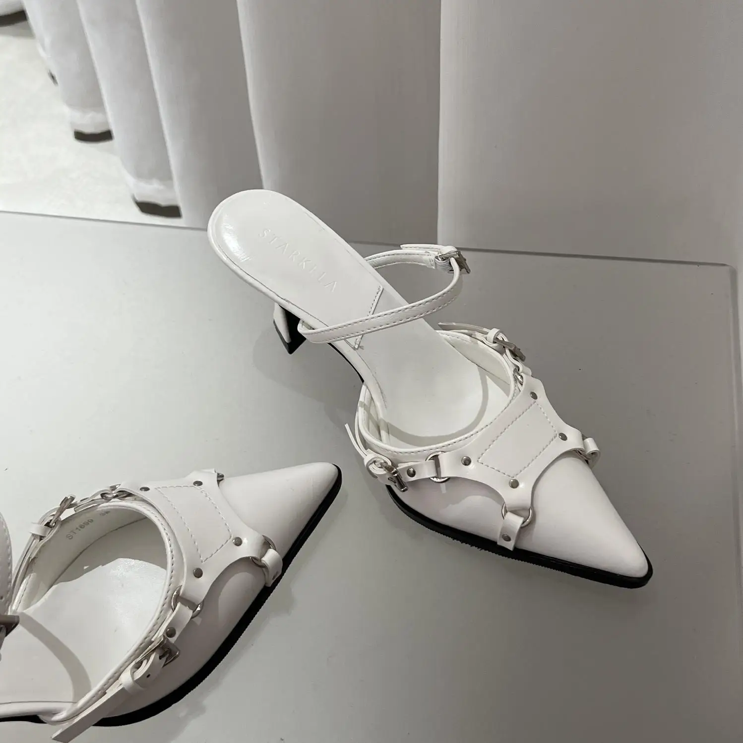Elegant Small Single-Layer High Heel Stiletto Heel 2023 New Spring and Summer Empty Women's sandalias slipper Shoes
Elegant Small Single-Layer High Heel Stiletto Heel 2023 New Spring and Summer Empty Women's sandalias slipper Shoes