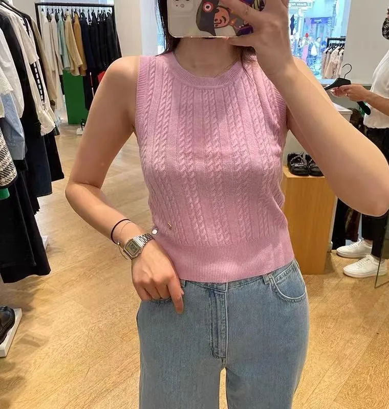Women Pink Sleeveless O-neck Twist Knit Vest Sweater 2021 Autumn New Female Casual Top
Women Pink Sleeveless O-neck Twist Knit Vest Sweater 2021 Autumn New Female Casual Top