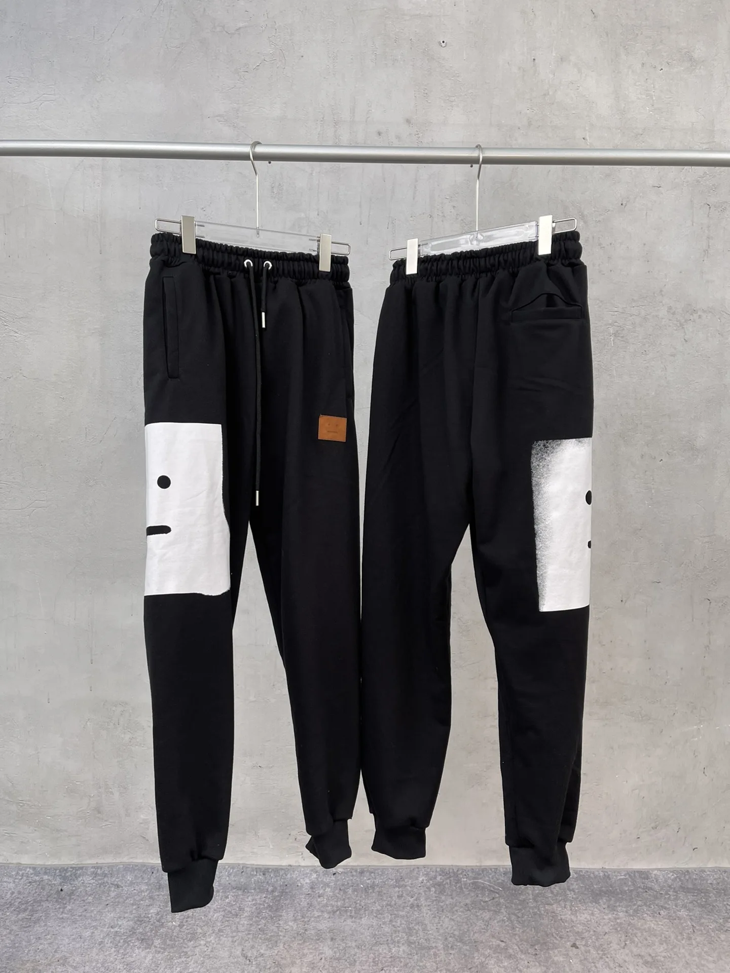 

22ss new acne studios early spring white square smiling face gradient printed leather label legged casual sports pants