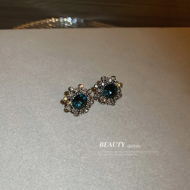 925 Silver Needle, Deep Diamond, Flower Earrings, Fashion, High Sense, Vintage Korean Personality, Female
925 Silver Needle, Deep Diamond, Flower Earrings, Fashion, High Sense, Vintage Korean Personality, Female